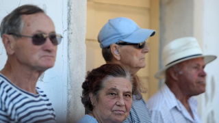 Mali Iz, 260712.
Proslava 70. obljetnice Maloiskog ustanka kojeg zajedno organiziraju Grad Zadar i Udruga antifasistickih boraca pod pokroviteljstvom predsjednika Ive Josipovica. Na spomenik Palima za slobodu i socijalizam u uvali Knez vijence su polozili