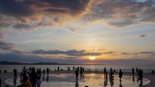 Zadar: Turisti uživaju u zalasku sunca
