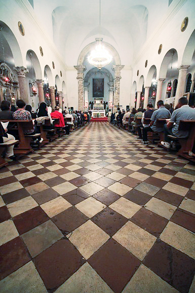 Svečana večernja misa u crkvi Sv.Šime (foto:Saša Čuka)