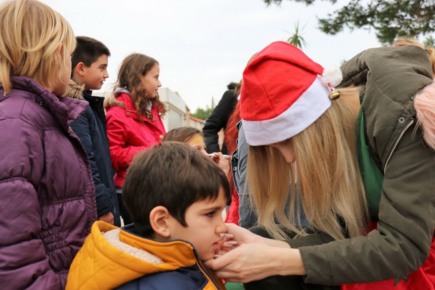 Sveti Nikola darivao mališane na Viru, Krampus bez posla Sveti Nikola darivao mališane na Viru, Krampus bez posla