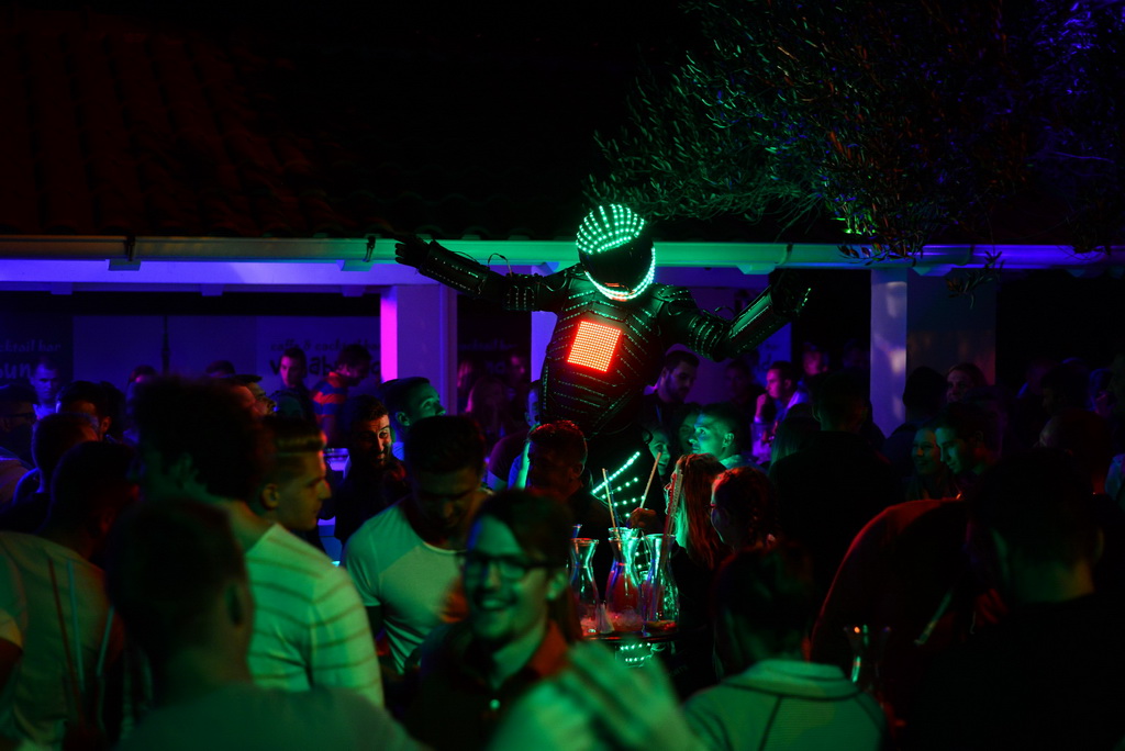 Nostromo & Vagabundo Vir: DJ Djuka i Led robot Nostromo & Vagabundo Vir: DJ Djuka i Led robot