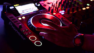 Subota u zagrebačkom Aquariusu protekla je u zagrijavanju za Moonsplash festival koji će se u zrćanskom Aquariusu održati od 11. do 13. kolovoza. Na Moonsplashu će nastupiti planetarne zvijezde elektroničke glazbe: Benny Benassi, Merk & Kremont, Dimitri V Subota u zagrebačkom Aquariusu protekla je u zagrijavanju za Moonsplash festival koji će se u zrćanskom Aquariusu održati od 11. do 13. kolovoza. Na Moonsplashu će nastupiti planetarne zvijezde elektroničke glazbe: Benny Benassi, Merk & Kremont, Dimitri V