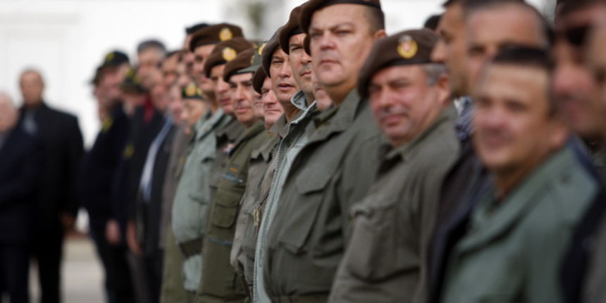 Zadar, 151010
Obiljezavanje 20. godisnjice osnutka Specijalne jedinice policije Poskoci, prve legalne naoruzane postrojbe u RH, a na proslavi je prisustvovao i predsjednik RH Ivo Josipovic. Proslava je odrzana u centru Franko Lisica.
Foto: Jure Miskovic / Zadar, 151010
Obiljezavanje 20. godisnjice osnutka Specijalne jedinice policije Poskoci, prve legalne naoruzane postrojbe u RH, a na proslavi je prisustvovao i predsjednik RH Ivo Josipovic. Proslava je odrzana u centru Franko Lisica.
Foto: Jure Miskovic /