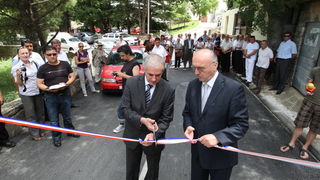 Zadar, 170610.
Danas je Ante Zupan, gradonacelnik Obrovca u pratnji s zupanom Zadarske zupanije Stipom Zrilicem i vise gostiju te zupanijskih duznosnika svecano otvorio vise infrastrukturnih objekata.
Na fotografiji: gradonacelnik Obrovca Ante Zupan i zup