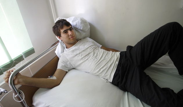 Zadar, 050709 Frane Devic zaprimljen je na Zarazni odjel zadarske Opce bolnice radi ugriza crne udovice. Crna udovica ugrizla ga je za ruku izmedju sela Debeljak i Sukosana dok je skupljao travu sa prijateljima. Foto: Jure Miskovic / CROPIX