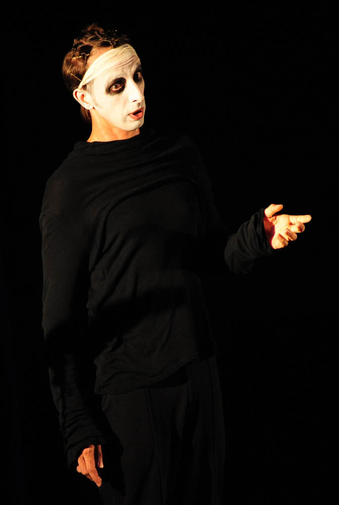 17. Zadarsko kazališno ljeto: Multimedijalni performans “Diva”, Edvin Liverić, foto: N. Marčev 17. Zadarsko kazališno ljeto: Multimedijalni performans “Diva”, Edvin Liverić, foto: N. Marčev