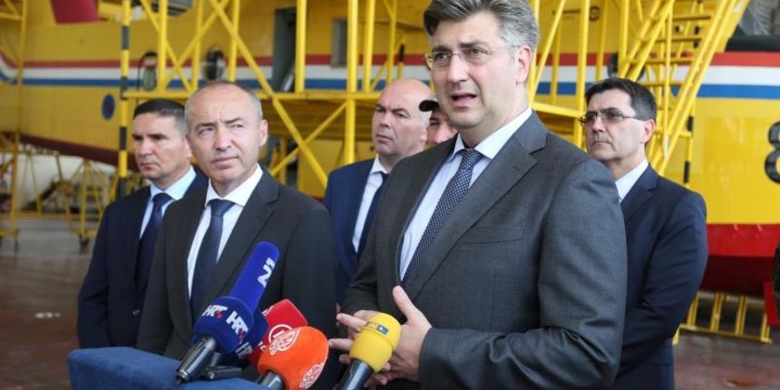Plenković i Krstičević posjetili zračnu bazu Zemunik i protupožarnu eskadrilu