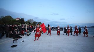 HGD Sv. Cecilija izvelo korčulanski viteški ples “Moreška” na Pozdravu suncu