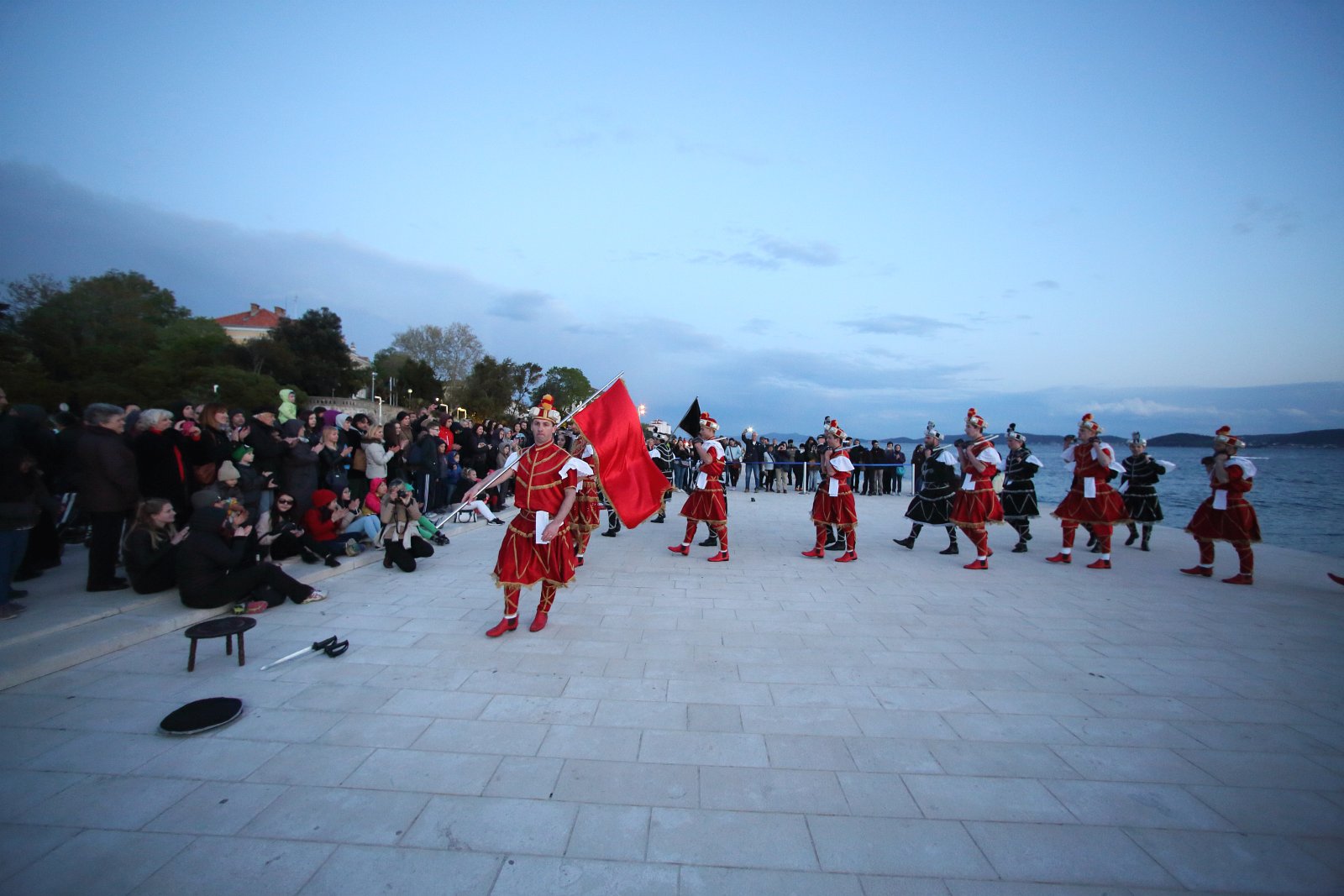 HGD Sv. Cecilija izvelo korčulanski viteški ples “Moreška” na Pozdravu suncu