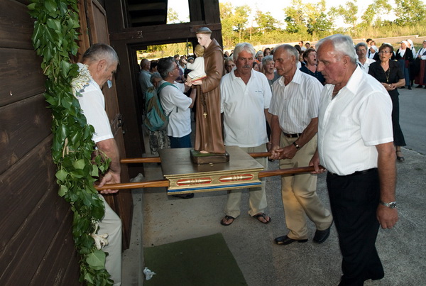 Privlaka: Procesija i Sveta misa, 13. lipnja 2009. Privlaka: Procesija i Sveta misa, 13. lipnja 2009.
