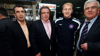 Zadar, 041209.
Bosnjacka nacionalna zajednica Zadarske zupanije organizirala je Bajramsko sijelo na kojem se okupilo stotinjak zadarskih Bosnjaka, a gost iznenadjenja bio je igrac Hajduka i reprezentetivac Bosne i Hercegovine Senijad Ibricic. Okupljene su