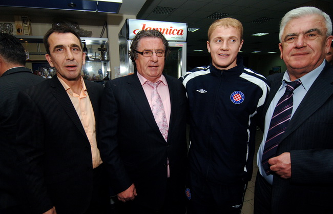 Zadar, 041209.
Bosnjacka nacionalna zajednica Zadarske zupanije organizirala je Bajramsko sijelo na kojem se okupilo stotinjak zadarskih Bosnjaka, a gost iznenadjenja bio je igrac Hajduka i reprezentetivac Bosne i Hercegovine Senijad Ibricic. Okupljene su