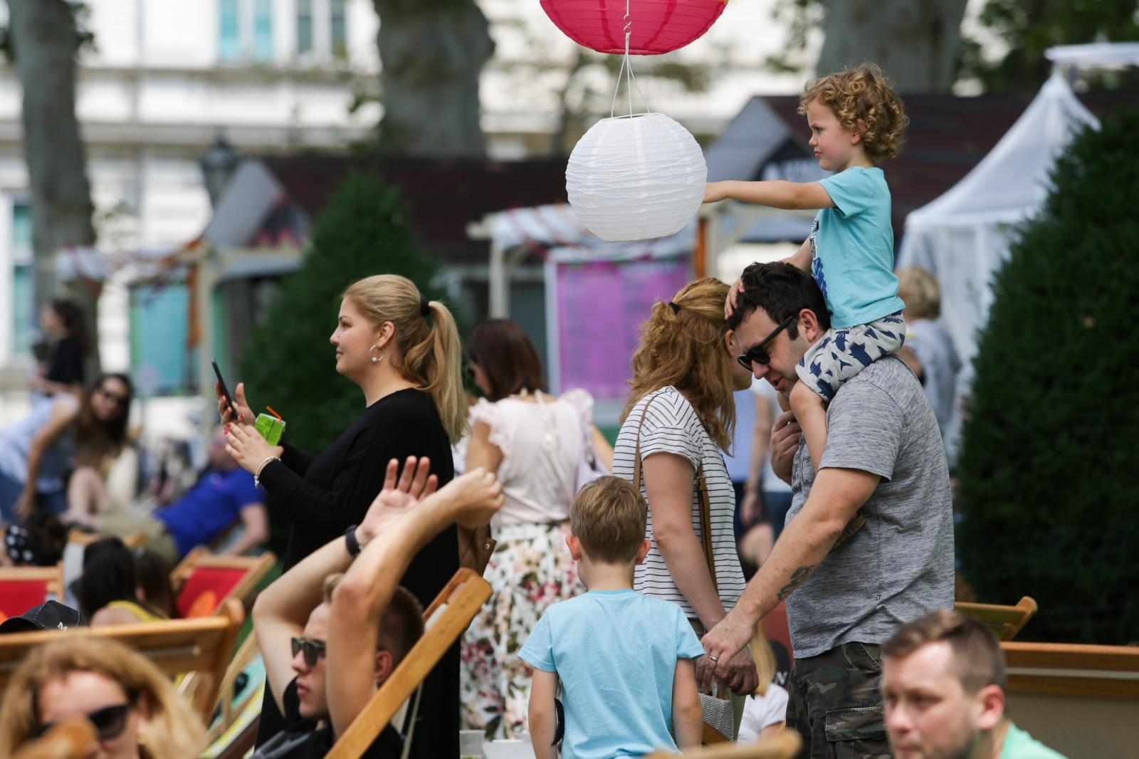 Ljetni ambijent Zagrebačkog mora knjiga privukao brojne posjetitelje