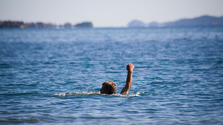 Kupanje na plaži Kolovare 8. listopada (foto:Saša Čuka)