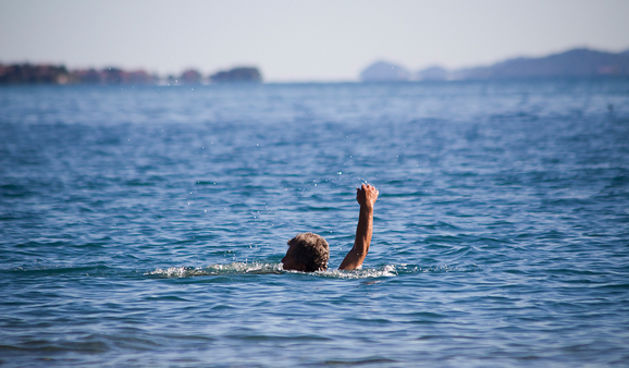 Kupanje na plaži Kolovare 8. listopada (foto:Saša Čuka)