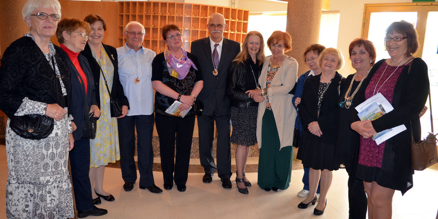 Sutra započinje 10. likovna kolonija Maj 2017. Turanj Sutra započinje 10. likovna kolonija Maj 2017. Turanj