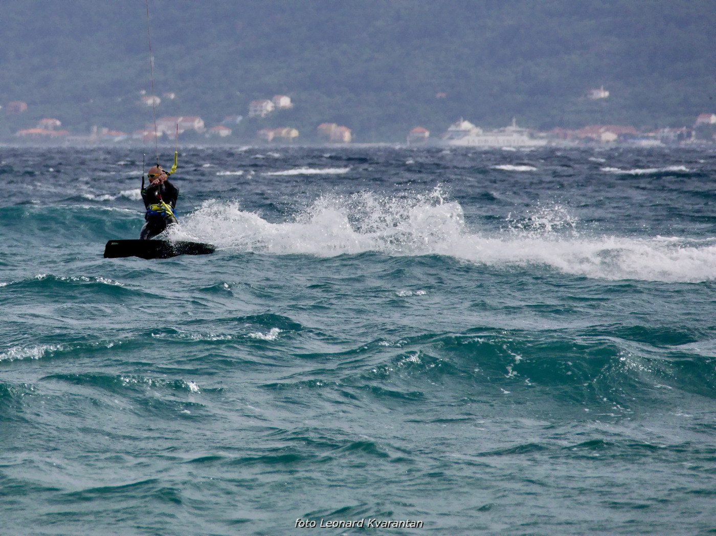 Na krilima juga: surferi i kiteri uživaju na Vitrenjaku