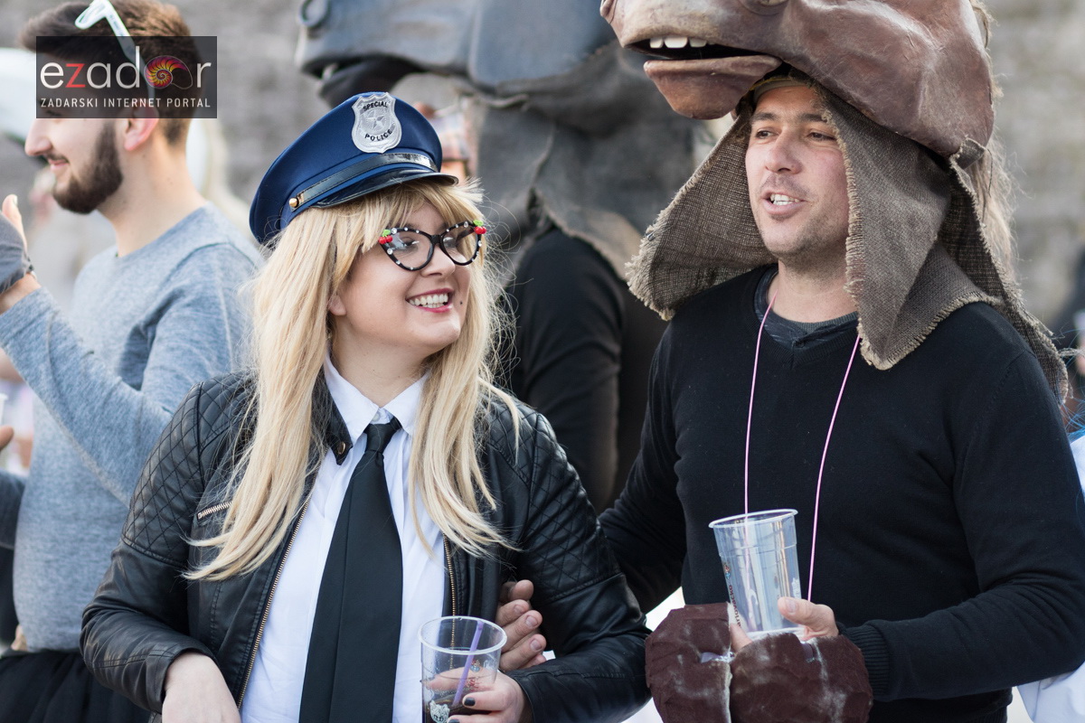 Zadarski karneval 2018: Povorka maškaranih skupina od Gradskih vrata preko Foruma do Narodnog trga Zadarski karneval 2018: Povorka maškaranih skupina od Gradskih vrata preko Foruma do Narodnog trga