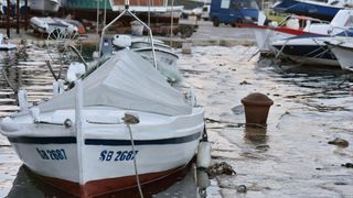 Sibenik – Zbog velike plime u gradu poplavio dio rive u starom dijelu grada Dolcu. Photo: Hrvoje Jelavic/PIXSELL