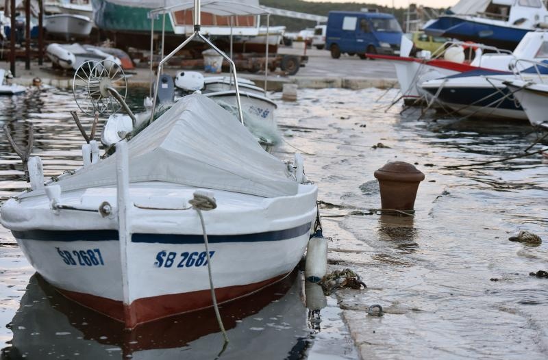Sibenik – Zbog velike plime u gradu poplavio dio rive u starom dijelu grada Dolcu. Photo: Hrvoje Jelavic/PIXSELL