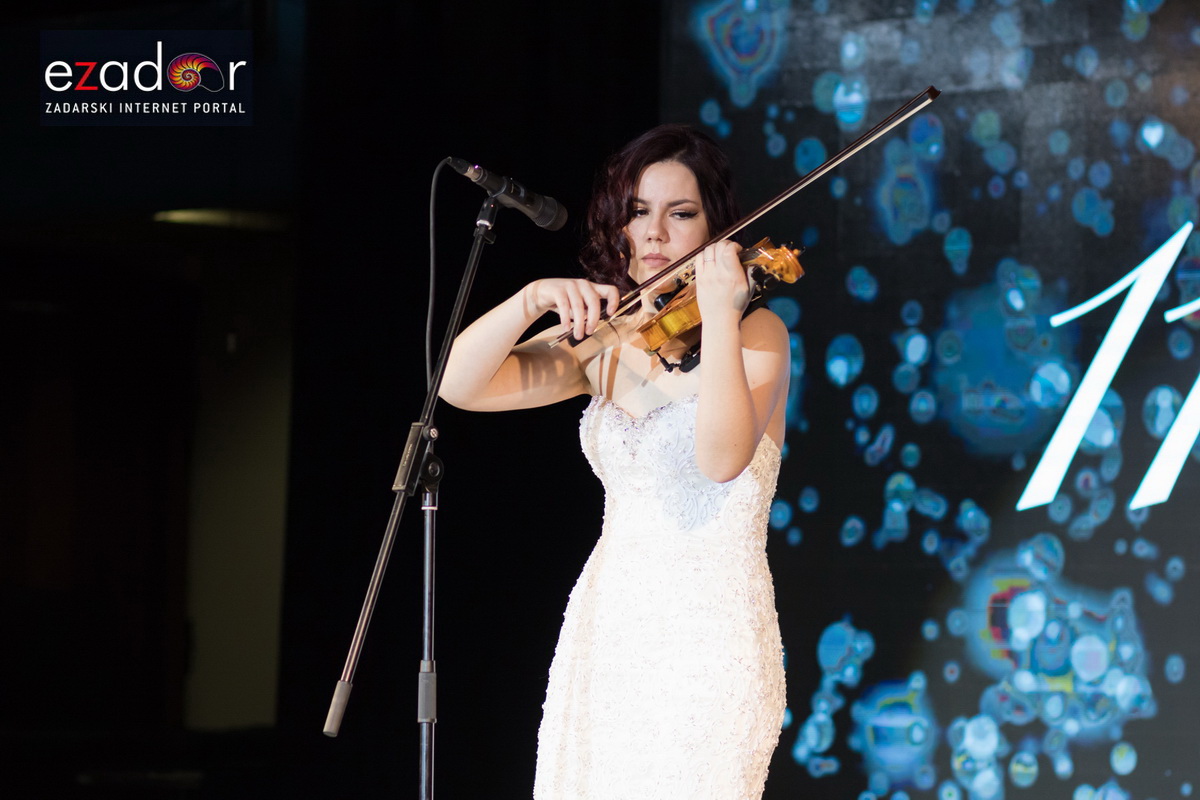 11. Festival vjenčanja: Modna revija vjenčanica i svečanih haljina te revija cvijeća i koncert Sandija Cenova 11. Festival vjenčanja: Modna revija vjenčanica i svečanih haljina te revija cvijeća i koncert Sandija Cenova