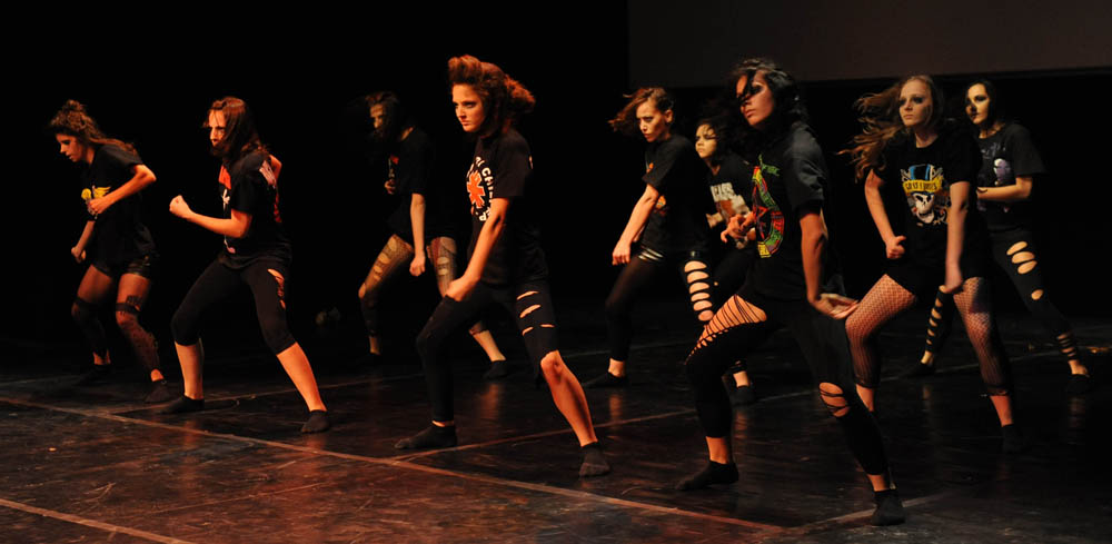 Zadar, 12.5.2012. snimio: Nenad Marčev
1. Zadarski plesni festival
(In memoriam Nives Šimatović-Predovan)
Dvorana Kazališta lutaka Zadar Zadar, 12.5.2012. snimio: Nenad Marčev
1. Zadarski plesni festival
(In memoriam Nives Šimatović-Predovan)
Dvorana Kazališta lutaka Zadar