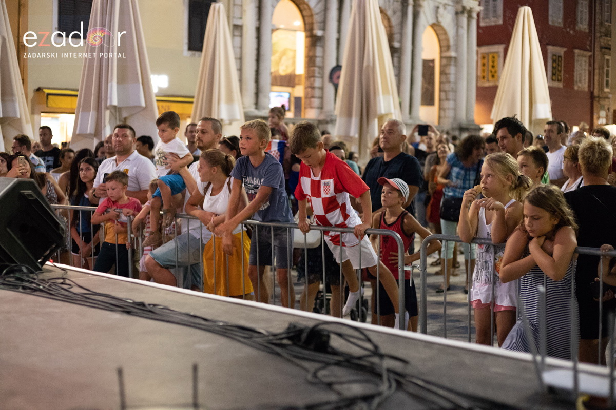Svečani doček svjetskih prvaka Mihovila i Šime Fantele na Narodnom trgu Svečani doček svjetskih prvaka Mihovila i Šime Fantele na Narodnom trgu