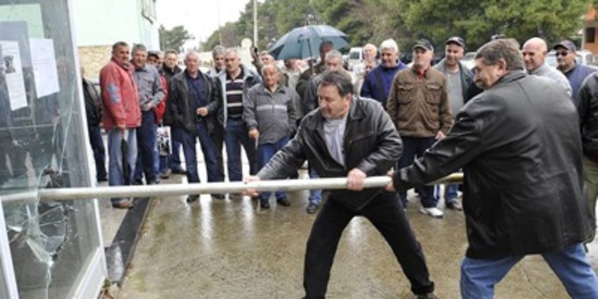 Radnici Salonita zauzeli tvornicu (foto: Joško Ponos / CROPIX)