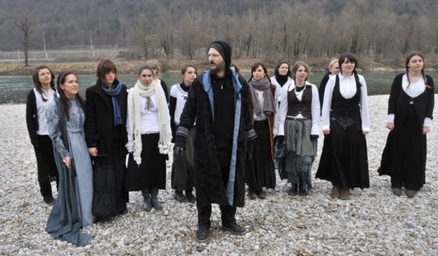 Zagreb, 280111.
Podsused, snimanje spota Damira Urbana, na kojemu su sudjelovale i clanice zagrebackog zbora EX Mozartine.
Foto: Admir Buljubasic / CROPIX