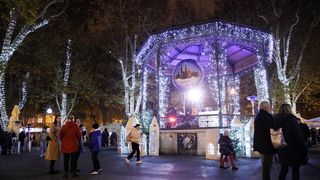 Zagrebački Advent ove godine pun je svjetla i šarenila