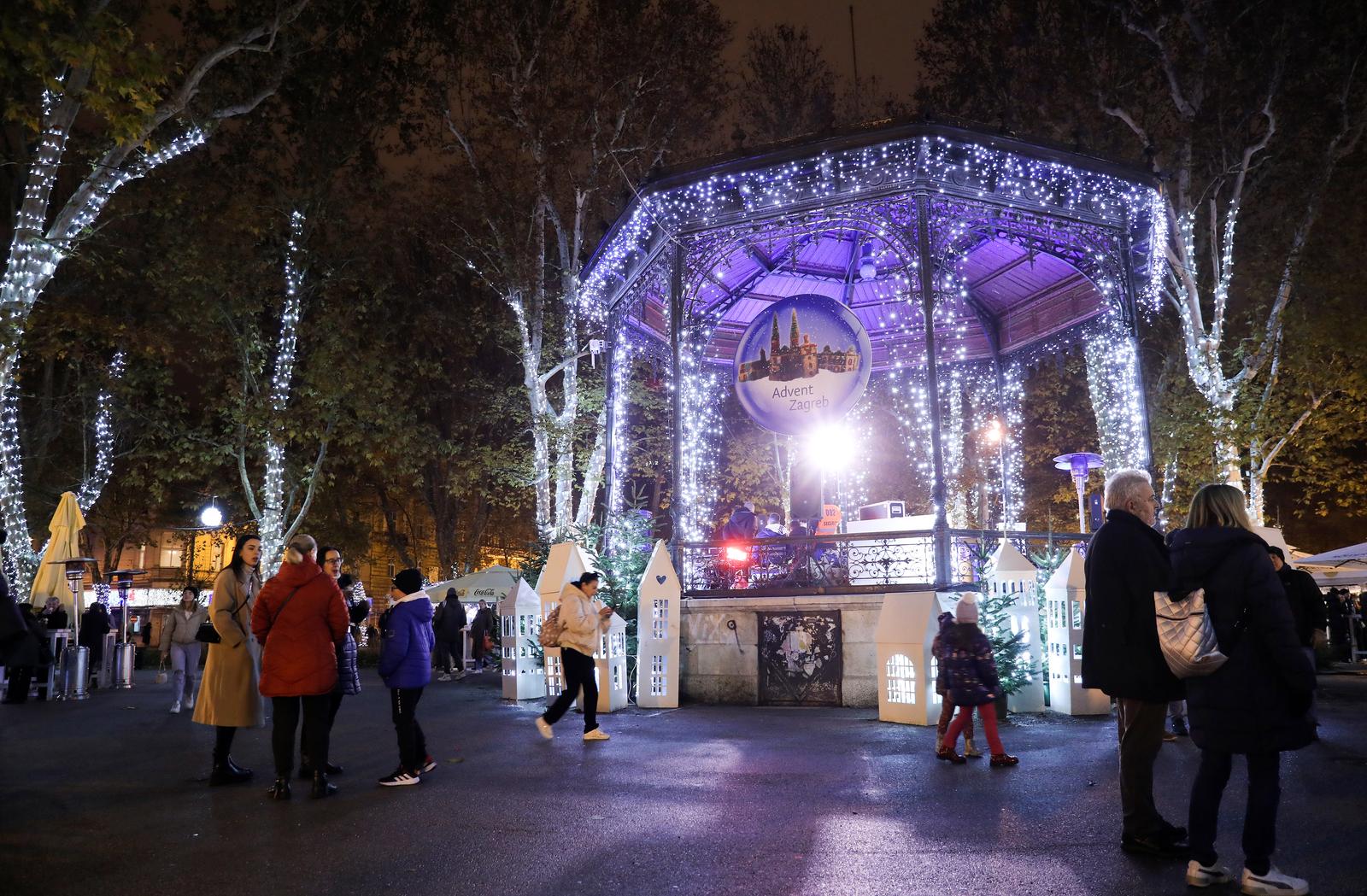 Zagrebački Advent ove godine pun je svjetla i šarenila