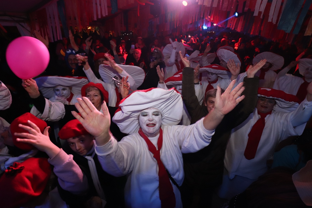 Cirkultura i Jasmin Stavros otvorili Maškare na Viru Cirkultura i Jasmin Stavros otvorili Maškare na Viru