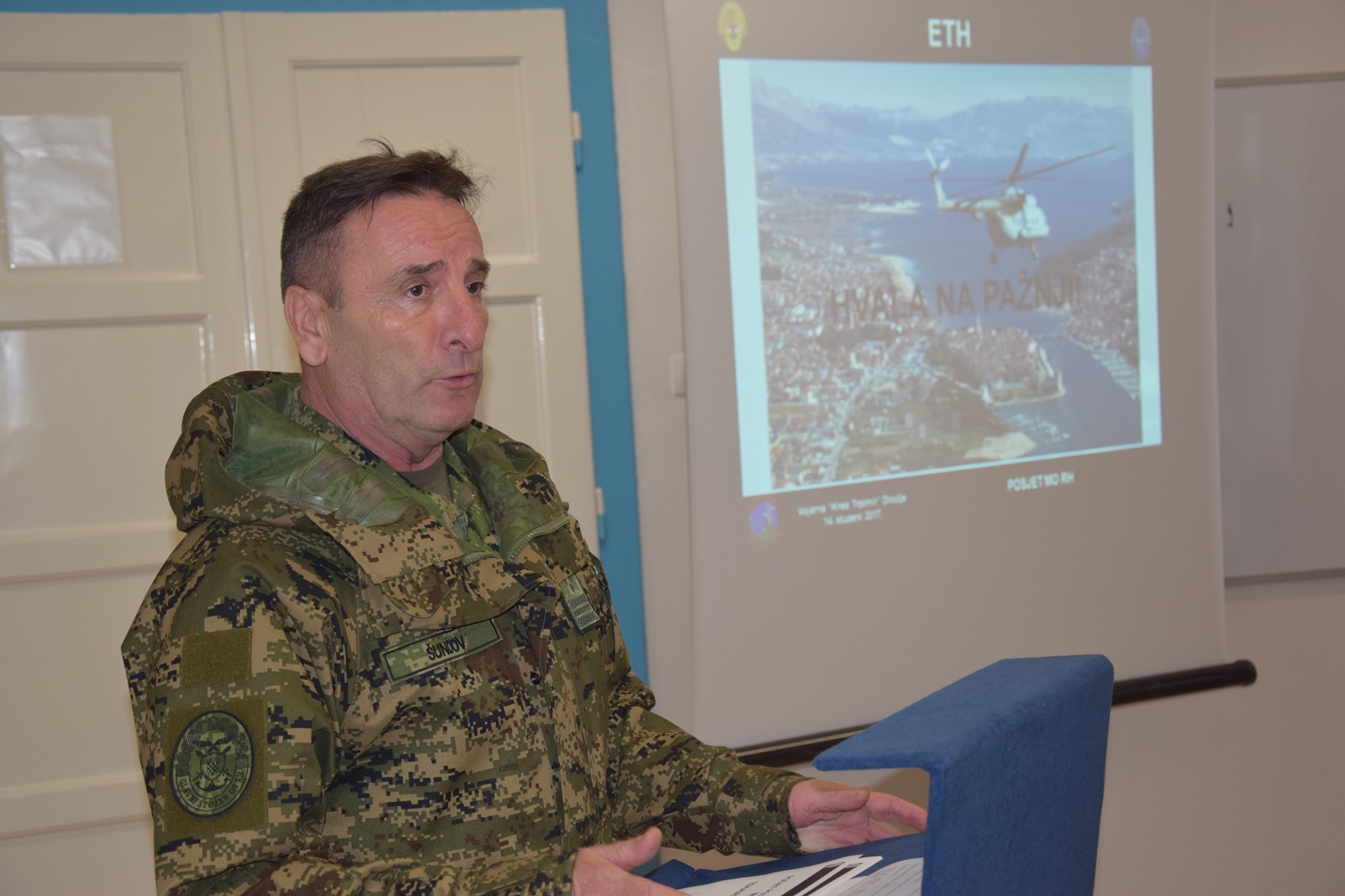 Ministar Krstičević posjetio eskadrilu transportnih helikoptera Ministar Krstičević posjetio eskadrilu transportnih helikoptera