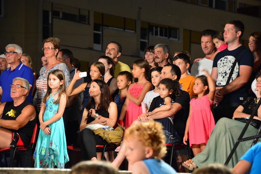 Nastup ansambla Lado ispred crkve sv. Marije ; foto Iva Perinčić Nastup ansambla Lado ispred crkve sv. Marije ; foto Iva Perinčić