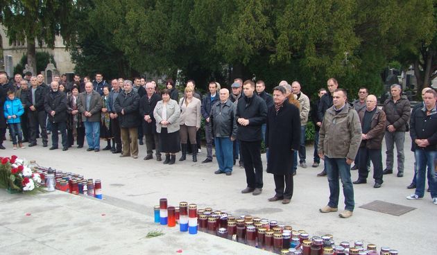 U povodu 15. obljetnice smrti prvog hrvatskog predsjednika dr. Franje Tuđmana, Grad Benkovac je organizirao posjet njegovom grobu na zagrebačkom Mirogoju