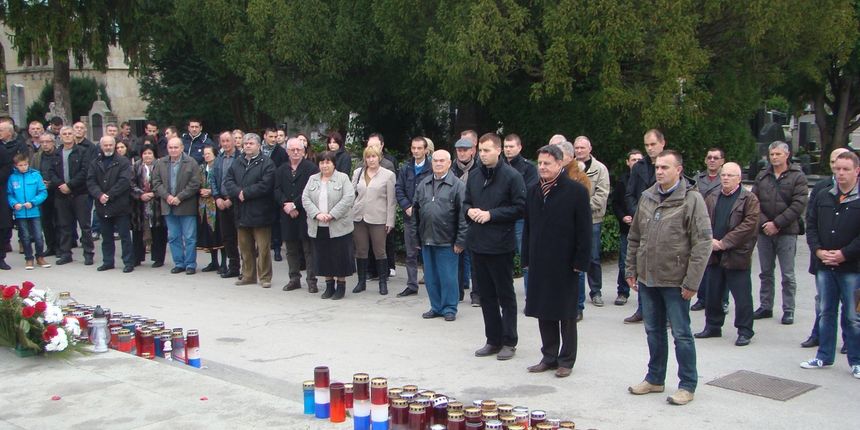 U povodu 15. obljetnice smrti prvog hrvatskog predsjednika dr. Franje Tuđmana, Grad Benkovac je organizirao posjet njegovom grobu na zagrebačkom Mirogoju