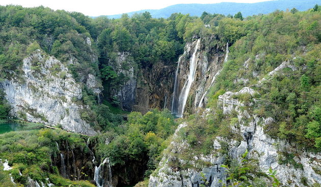 Plitvicka jezera 190912.
Danas je Nacionalni park Plitvicka jezera posjetio milijunti posjetitelj u 2012. godini.
To su  Ljiljana Loncar iz Vinkovca i njezin decko Michael Hayes iz Juzne Afrike. Kao poklon dobili su besplatan ulaz u sve nacionalne parkove