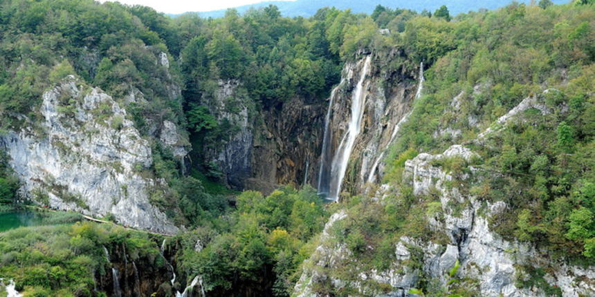 Plitvicka jezera 190912.
Danas je Nacionalni park Plitvicka jezera posjetio milijunti posjetitelj u 2012. godini.
To su Ljiljana Loncar iz Vinkovca i njezin decko Michael Hayes iz Juzne Afrike. Kao poklon dobili su besplatan ulaz u sve nacionalne parkove Plitvicka jezera 190912.
Danas je Nacionalni park Plitvicka jezera posjetio milijunti posjetitelj u 2012. godini.
To su Ljiljana Loncar iz Vinkovca i njezin decko Michael Hayes iz Juzne Afrike. Kao poklon dobili su besplatan ulaz u sve nacionalne parkove