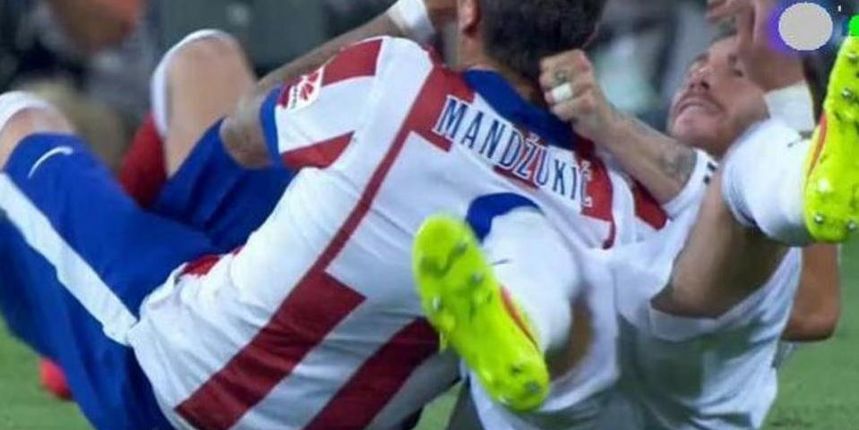 Sergio Ramos šakom na Mandžukića
