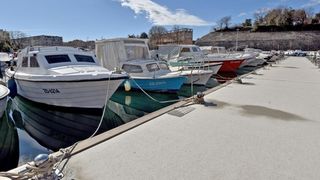 Uvala jazine, foto: D. Stanin, PIXSELL//camci, brodovi, uvala, vez, ilustracija, brodice, lucica, Luka, brod,