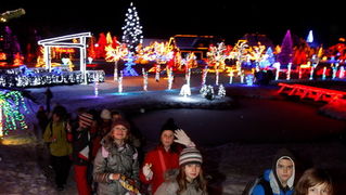 Cazma, 161209.
Grabovnica pokraj Cazme – Bozicna prica obitelji Salaj.
Zlatko Salaj ukrasio je i ove godine cijelo imanje s oko 1 milijun lampica. 
Za posjetitelje ce imanje biti otvoreno od subote 19.12. – 06. sijecnja od 17 h -21h. 
Foto: Goran Mehkek /