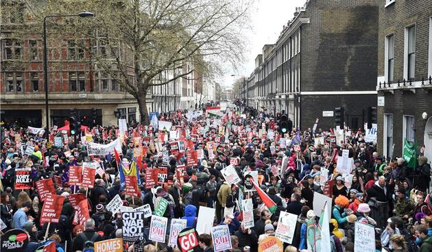London_prosvjed, štednja