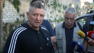 Zacetnici inicijative vracanja imena Kalelarga Sirokoj ulici spalili su sve prikupljene potpise gradjana nakon sto nisu naisli na razumijevanje gradskih vlasti. Photo: Dino Stanin/PIXSELL Zacetnici inicijative vracanja imena Kalelarga Sirokoj ulici spalili su sve prikupljene potpise gradjana nakon sto nisu naisli na razumijevanje gradskih vlasti. Photo: Dino Stanin/PIXSELL