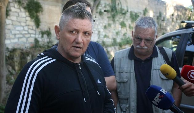 Zacetnici inicijative vracanja imena Kalelarga Sirokoj ulici spalili su sve prikupljene potpise gradjana nakon sto nisu naisli na razumijevanje gradskih vlasti. Photo: Dino Stanin/PIXSELL