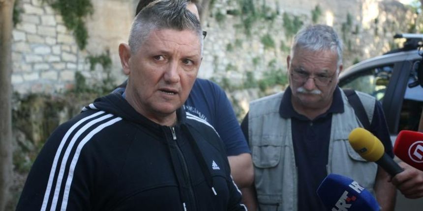 Zacetnici inicijative vracanja imena Kalelarga Sirokoj ulici spalili su sve prikupljene potpise gradjana nakon sto nisu naisli na razumijevanje gradskih vlasti. Photo: Dino Stanin/PIXSELL Zacetnici inicijative vracanja imena Kalelarga Sirokoj ulici spalili su sve prikupljene potpise gradjana nakon sto nisu naisli na razumijevanje gradskih vlasti. Photo: Dino Stanin/PIXSELL