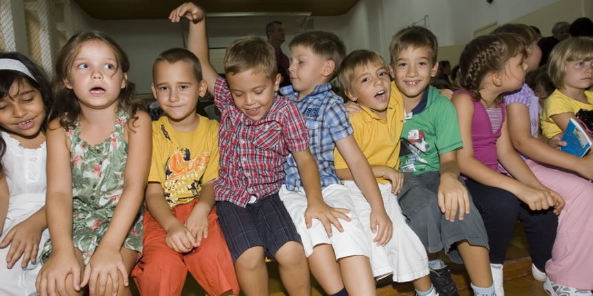 Rijeka, 050911.
Ucenici Osnovne skole Nikola Tesla.
Danas je u rijeckim osnovnim i srednjim skolama pocela nova nastavna godina.
Na slici: Prvasici prvi dan u skolskim klupama.
Foto: Zeljko Sop / CROPIX