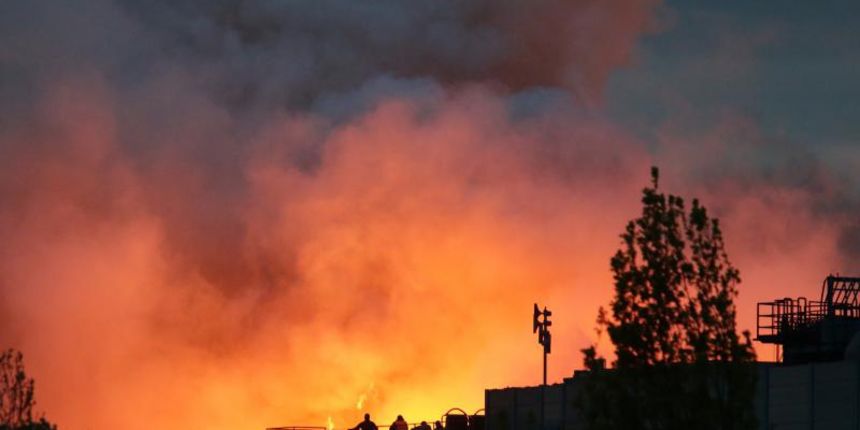 14.04.2014., Zagreb – U pozaru koji je u poslijepodnevnim satima zahvatio otvoreno skladiste CE-ZA-R-a Centra za reciklazu, clanice C.I.O.S. grupe, nema ozlijedjenih. Jos nije poznat uzrok pozara koji je zahvatio otpadne materijale u reciklaznom centru C. 14.04.2014., Zagreb – U pozaru koji je u poslijepodnevnim satima zahvatio otvoreno skladiste CE-ZA-R-a Centra za reciklazu, clanice C.I.O.S. grupe, nema ozlijedjenih. Jos nije poznat uzrok pozara koji je zahvatio otpadne materijale u reciklaznom centru C.