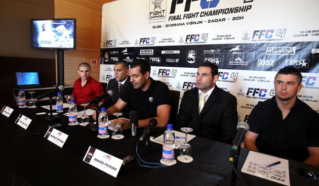 Zadar, 080513.  
Hotel Novi Park.
Konferencija za medije povodom Final fight Championship-a koji se odrzava ovaj petak u dvorani Kresimira Cosica na Visnjiku. 
Na fotografiji: detalj sa konferencije.
Foto: Jure Miskovic / CROPIX