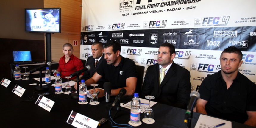 Zadar, 080513.
Hotel Novi Park.
Konferencija za medije povodom Final fight Championship-a koji se odrzava ovaj petak u dvorani Kresimira Cosica na Visnjiku.
Na fotografiji: detalj sa konferencije.
Foto: Jure Miskovic / CROPIX Zadar, 080513.
Hotel Novi Park.
Konferencija za medije povodom Final fight Championship-a koji se odrzava ovaj petak u dvorani Kresimira Cosica na Visnjiku.
Na fotografiji: detalj sa konferencije.
Foto: Jure Miskovic / CROPIX