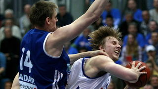 Zagreb, 150512.
KC Drazen Petrovic, Savska cesta.
Prva utakmica polufinala PH za kosarkase Cibona – Zadar.
Na fotografija: Tomas Hampl.
Foto: Ronald Gorsic / CROPIX Zagreb, 150512.
KC Drazen Petrovic, Savska cesta.
Prva utakmica polufinala PH za kosarkase Cibona – Zadar.
Na fotografija: Tomas Hampl.
Foto: Ronald Gorsic / CROPIX